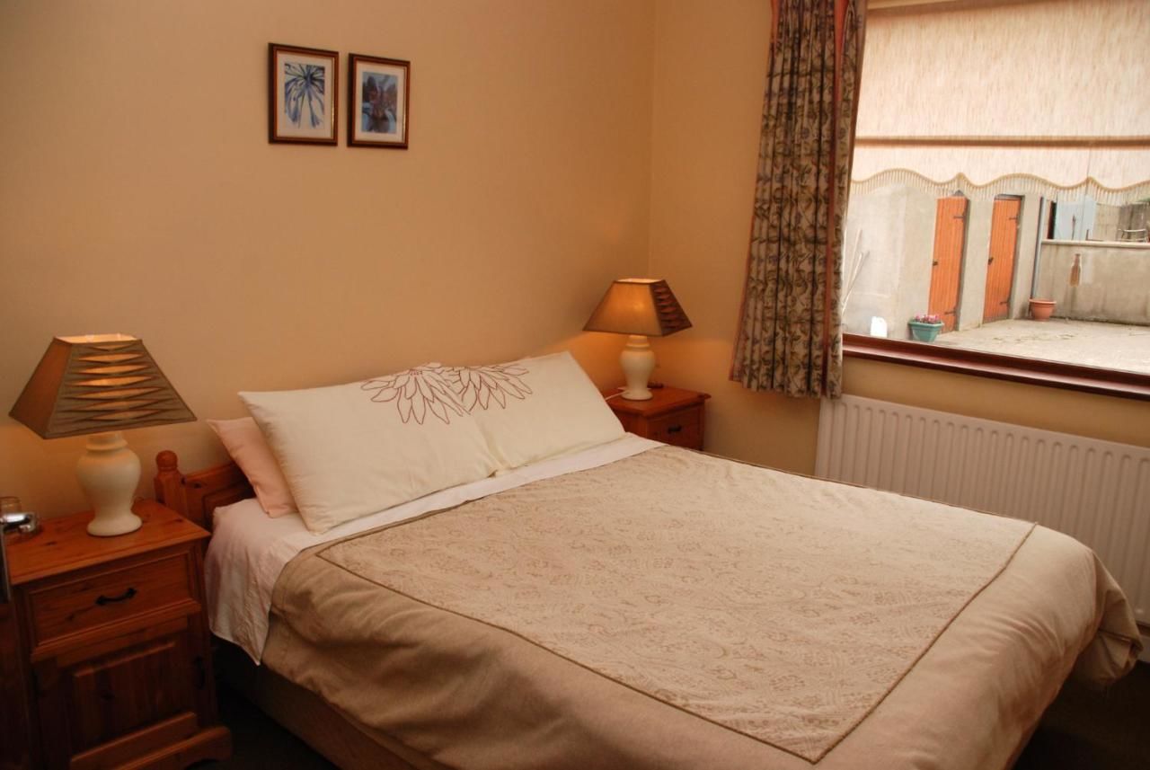Отели типа «постель и завтрак» Cradog Farmhouse B&B Urlingford